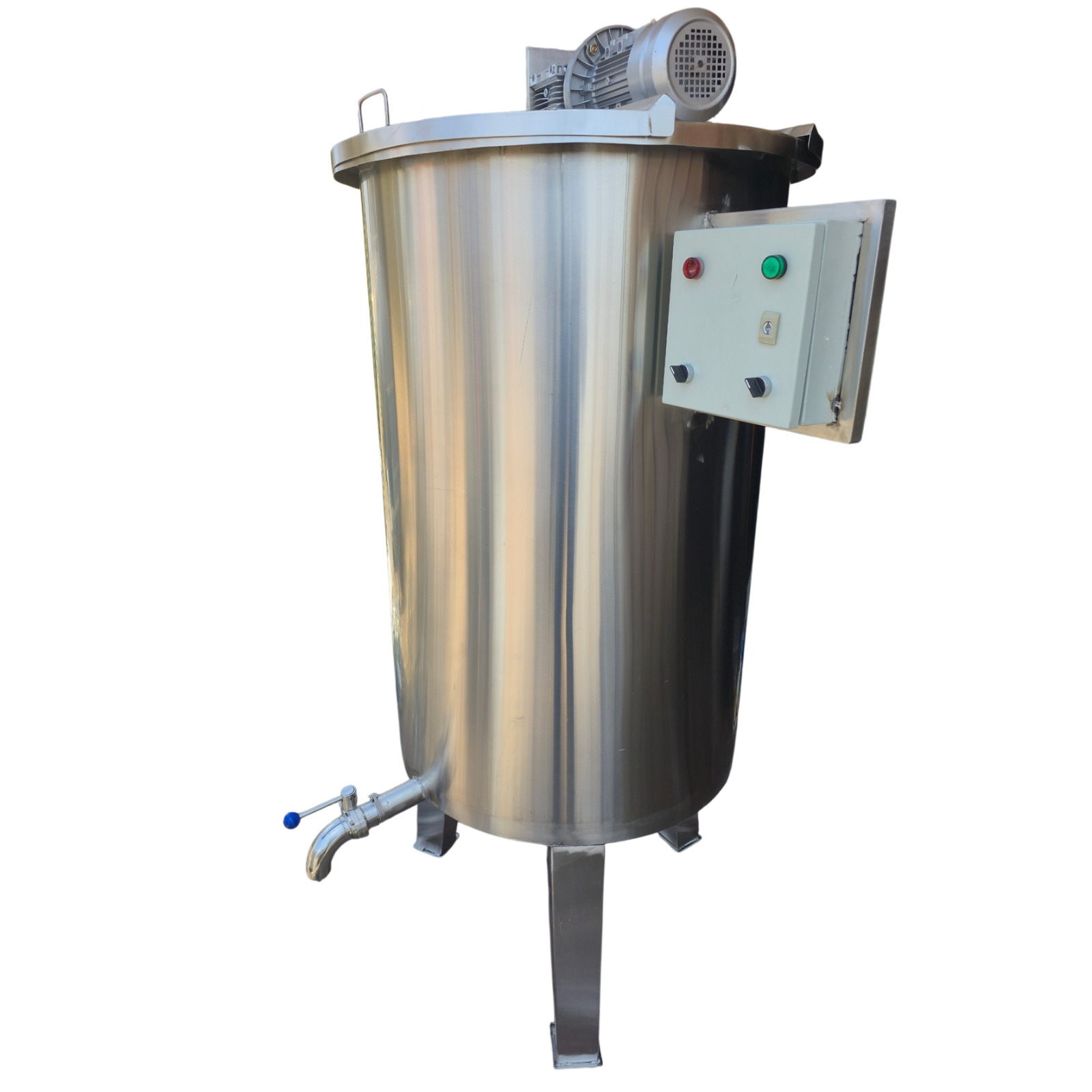 WhatsApp Image 2026-05-08 at 2.11.20 PM Stainless Steel Mixing Tank 500 Litres – Industrial Liquid Blender Best Prices in Kenya The 500 litre stainless steel mixing tank is designed for blending liquids in dairy, beverage, and food processing industries. Features: Optional agitator system Strong stainless steel body Hygienic design Easy cleaning and maintenance