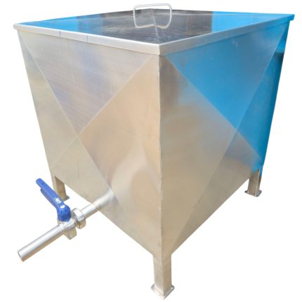 Milk Receiver Tank / Dump Tank 200 Litres The milk receiving tank collects raw milk before cooling or pasteurization, ensuring hygienic handling.